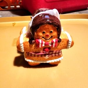 Brand new gingerbread salt n pepper shaker